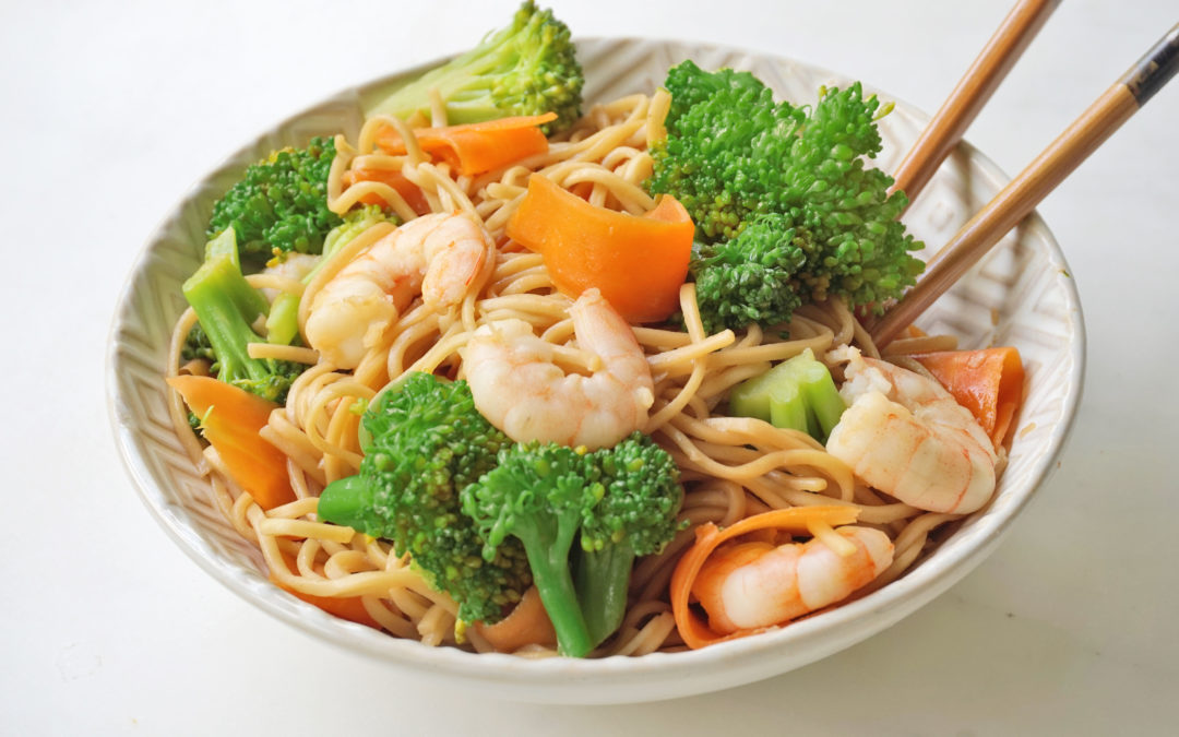 Nouilles chinoises aux crevettes et légumes